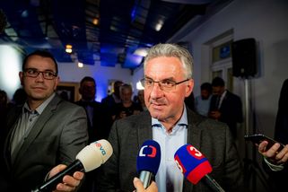 „Rusko je, řekněme, dlouhodobý problém“. Zahradil...